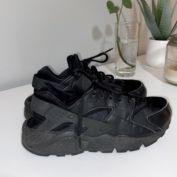 Sneakers - Picture 1 of 4